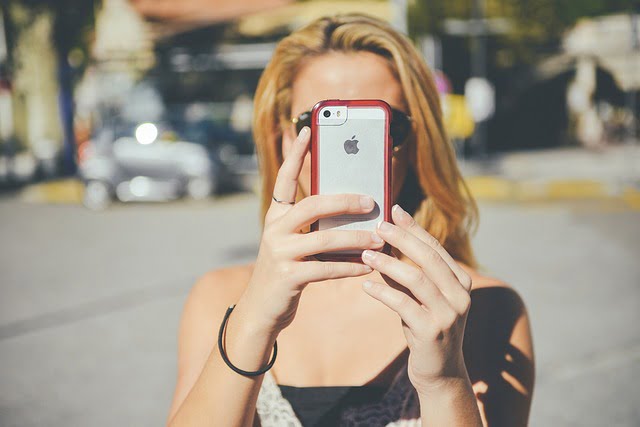 girl with iphone