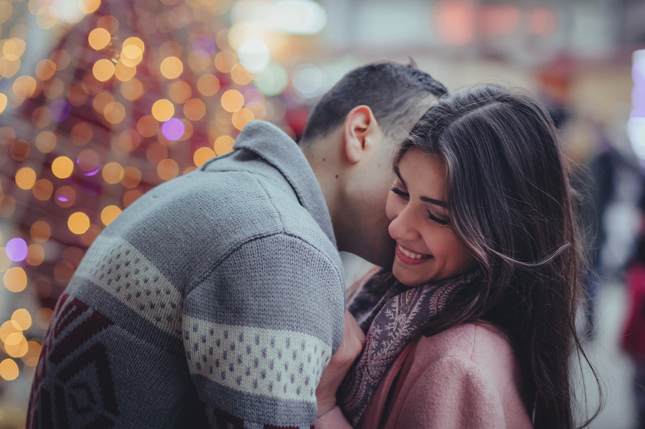 From DMs to Dates: How to Stay Safe While Finding Love Online